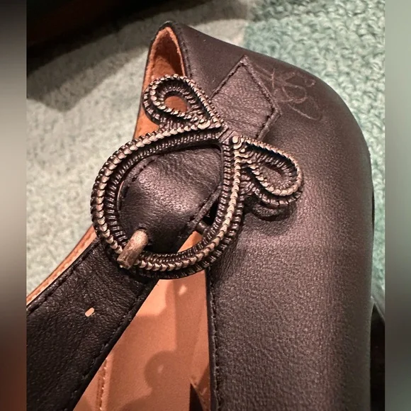 Fluevog LIKE NEW Poser Darla black asymmetrical buckle heel w/ side cutout - 8 - Picture 10 of 16